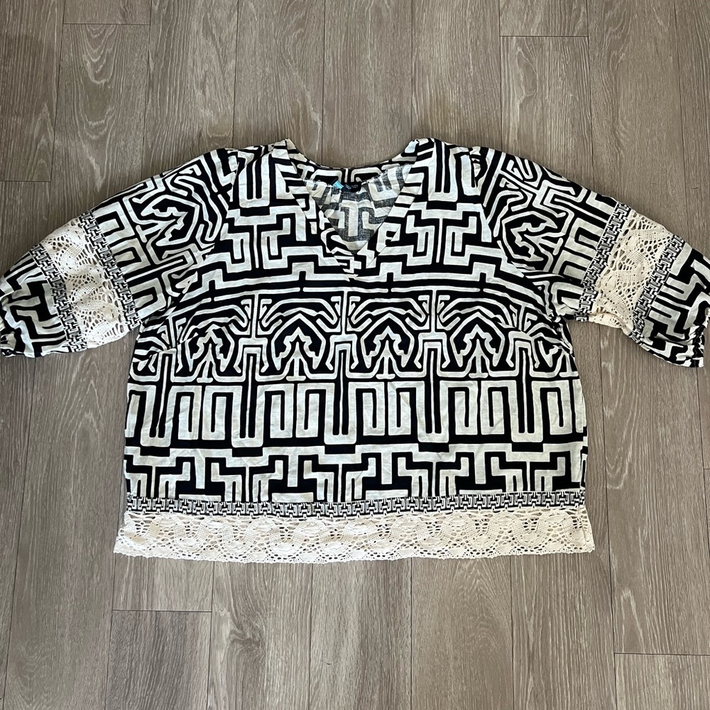 Cynthia Rowley Women 2X V Neck Lace Details Tunic Black White Geometric Pattern